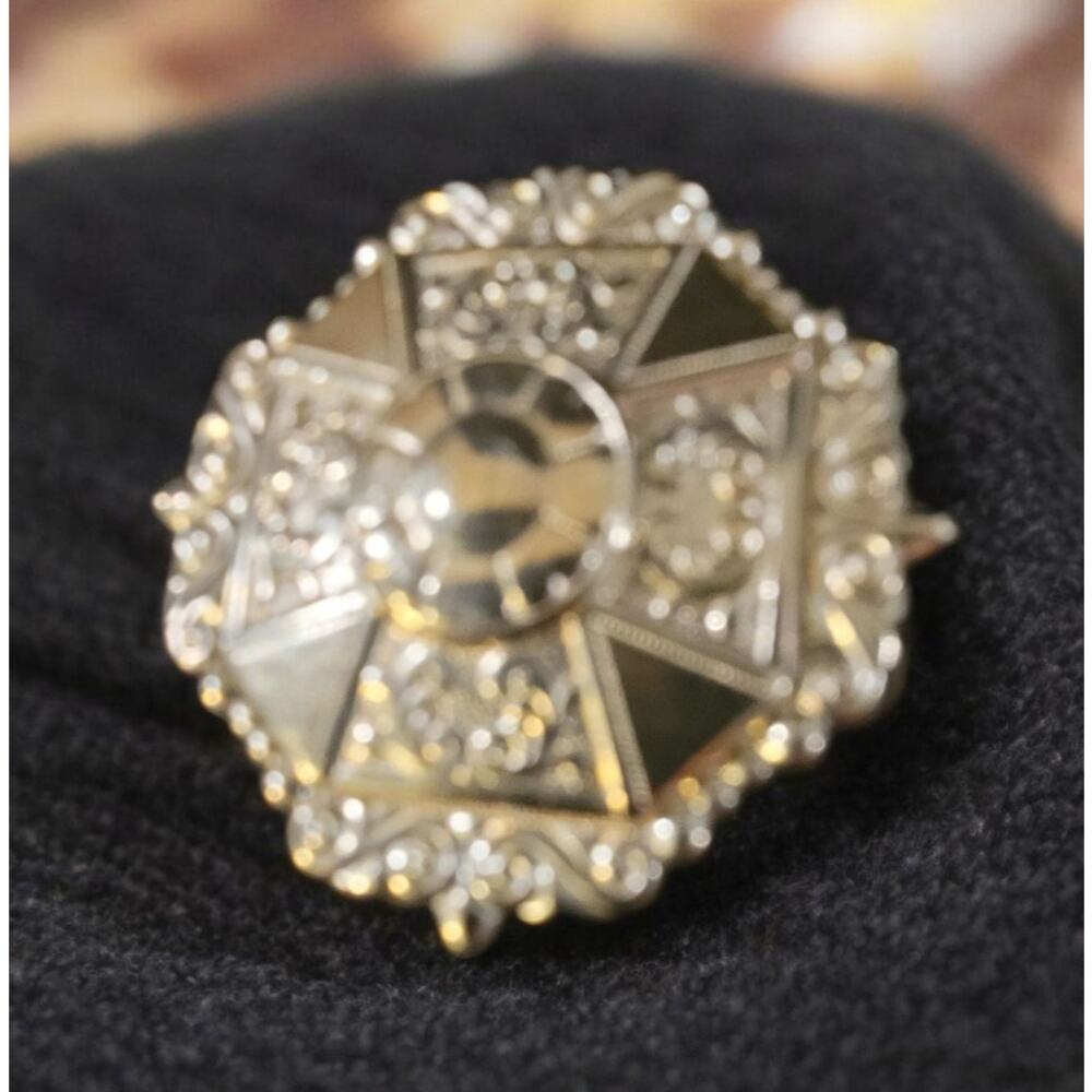 Vintage Gold Tone Scarf Shawl Clip
